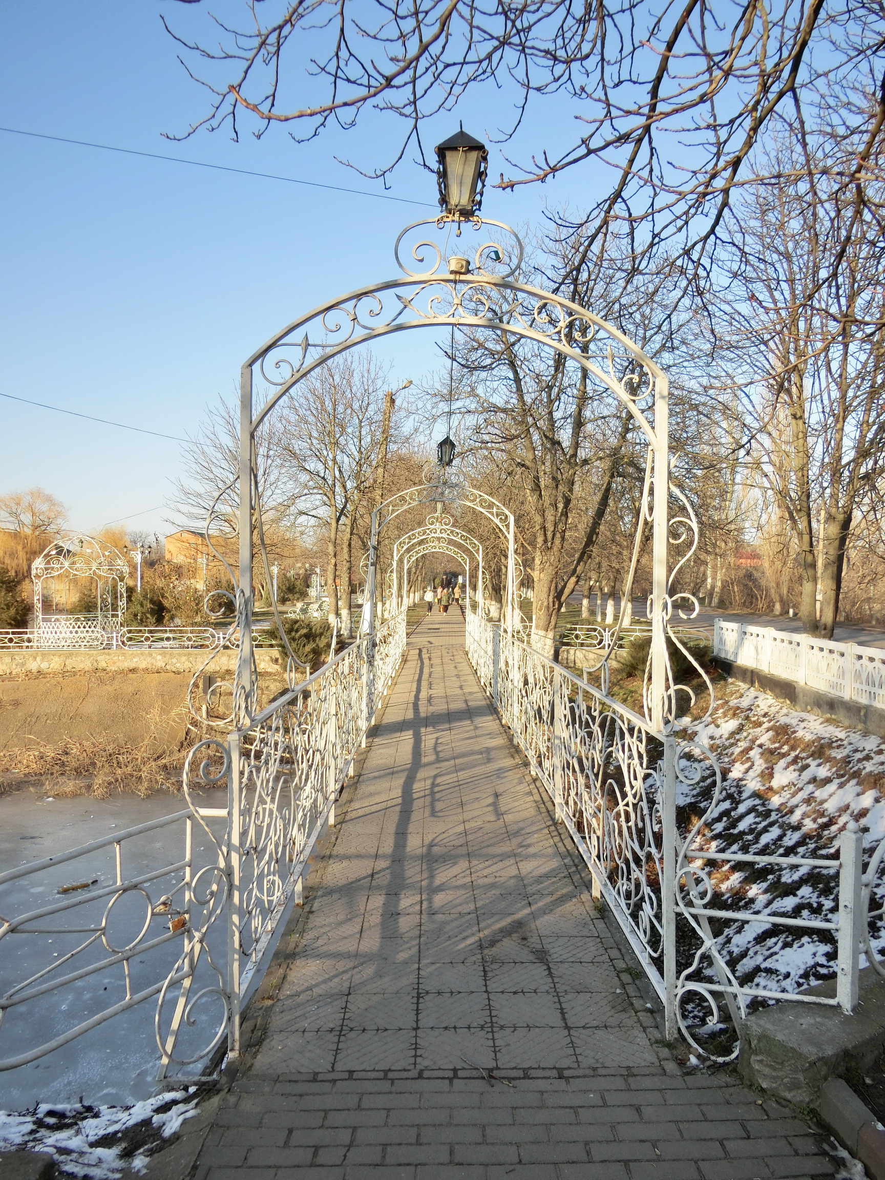 Pedestrian bridge